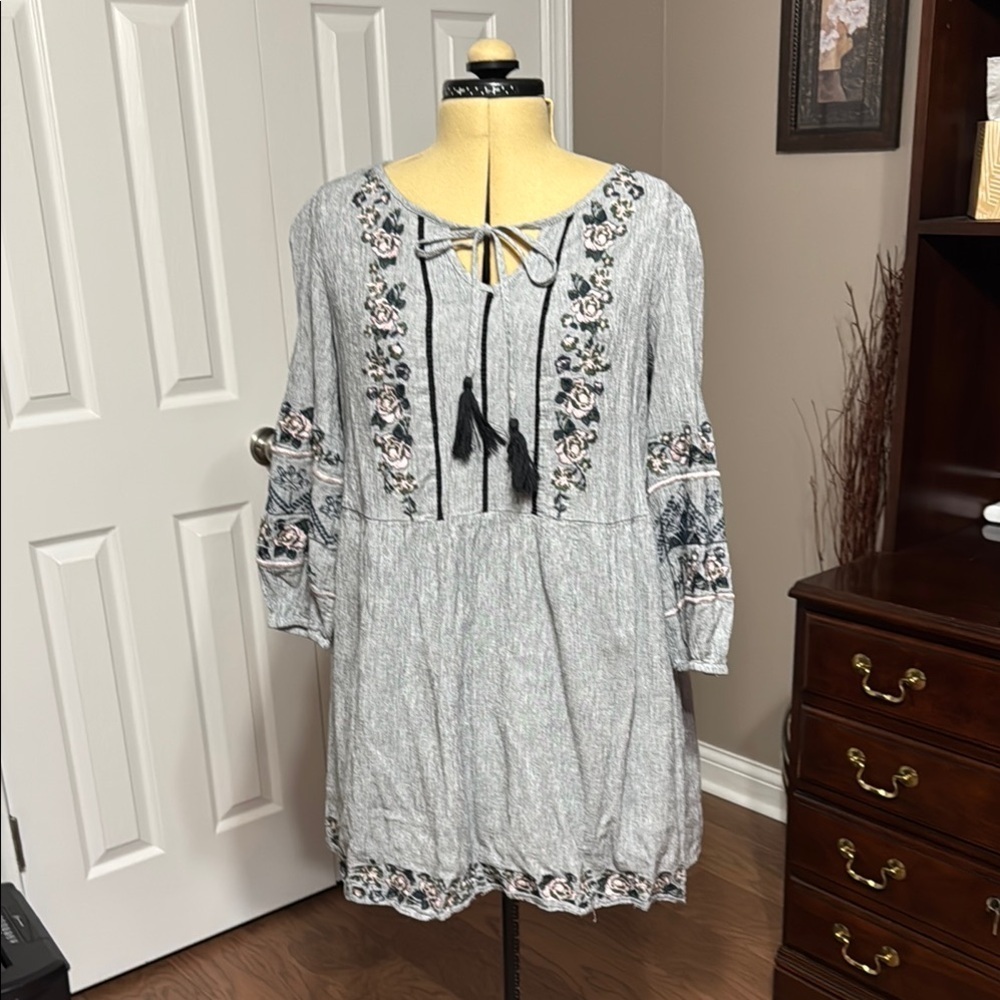 ANDREE BY UNIT Gray Long Sleeve Dress with Floral Accents
